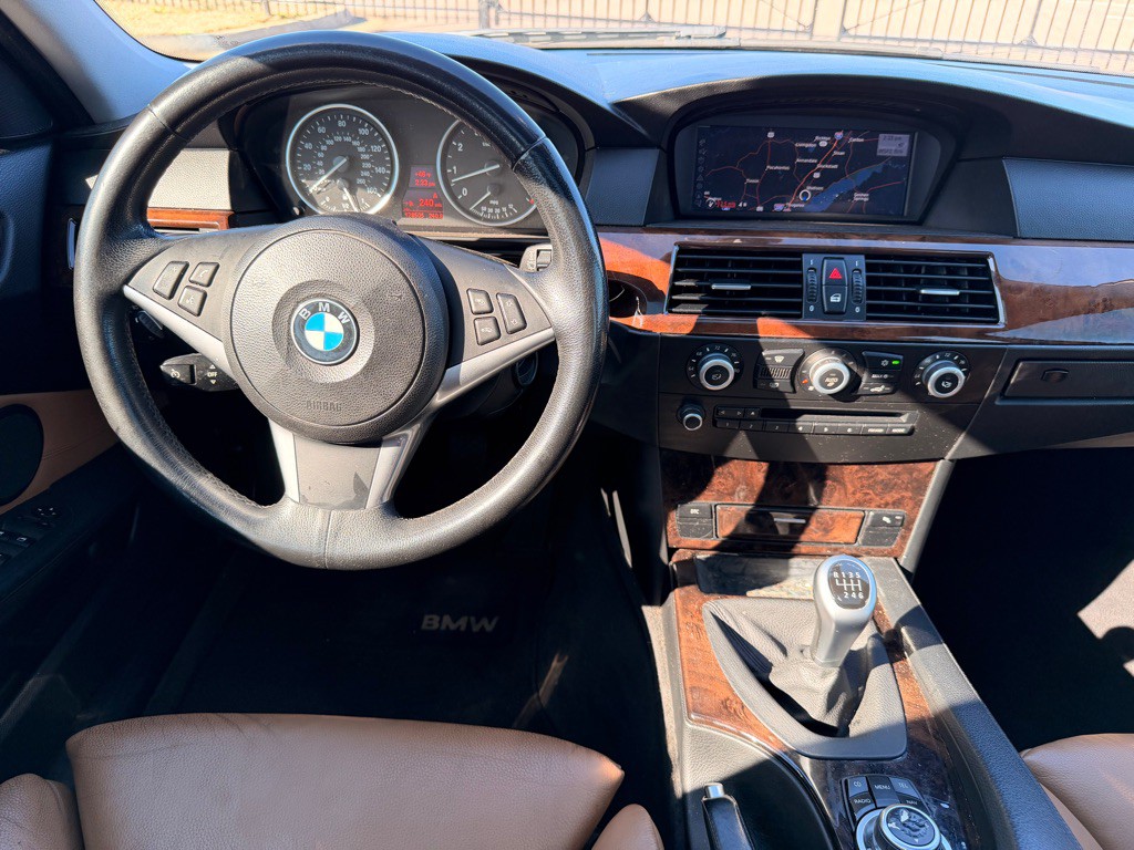 2010 BMW 5 Series Image 9