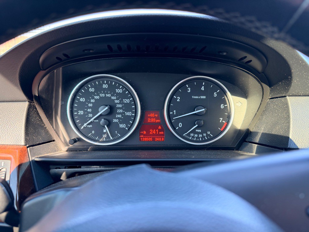 2010 BMW 5 Series Image 10