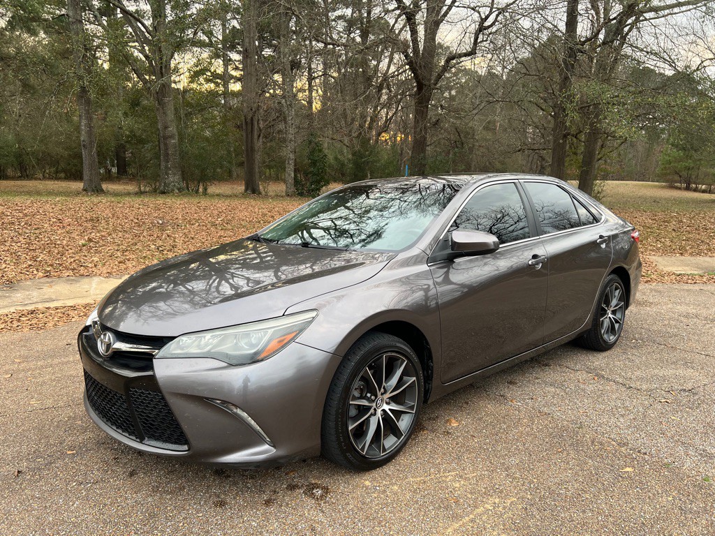2015 Toyota Camry Image 2