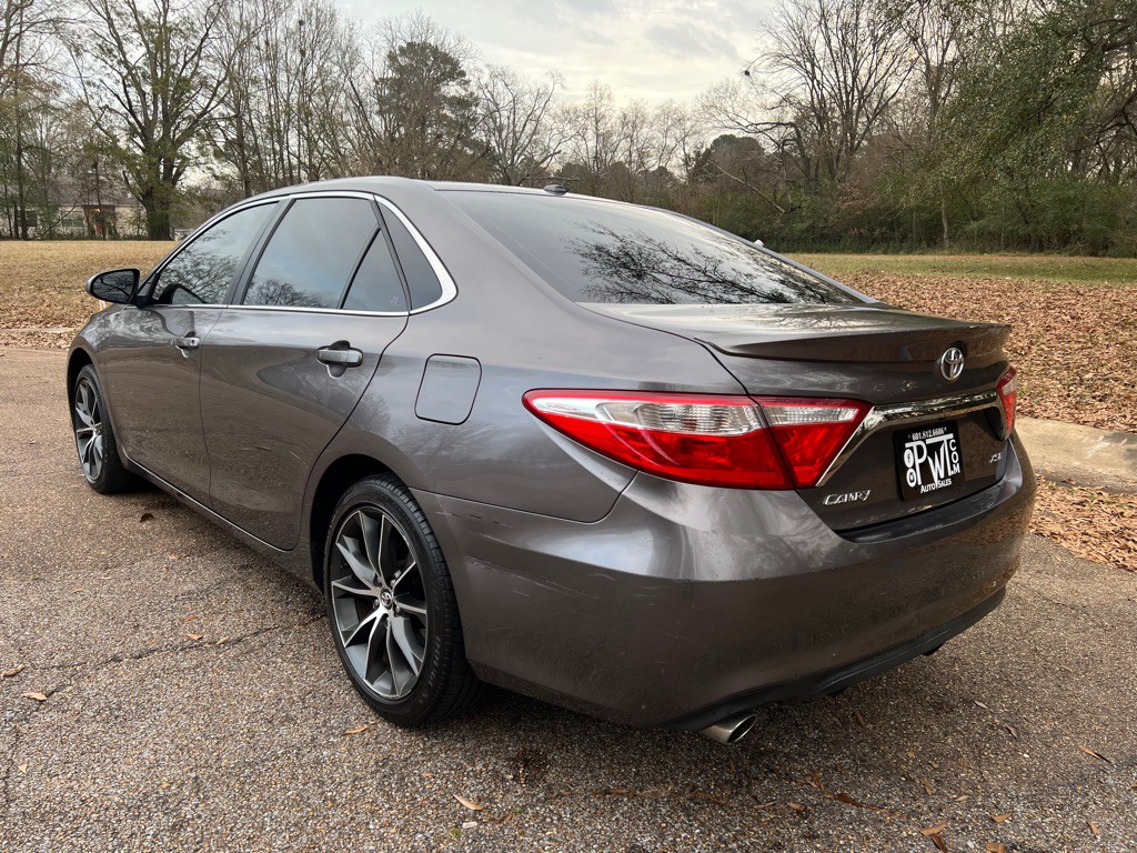 2015 Toyota Camry Image 4
