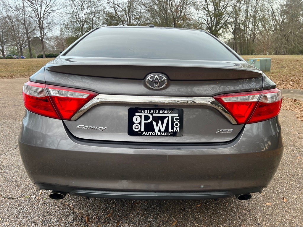 2015 Toyota Camry Image 5