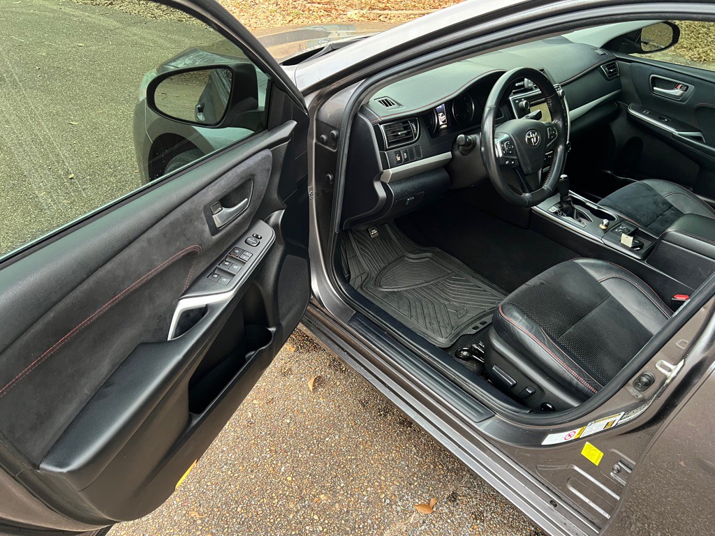 2015 Toyota Camry Image 12