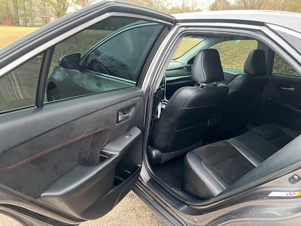 2015 Toyota Camry Image 14