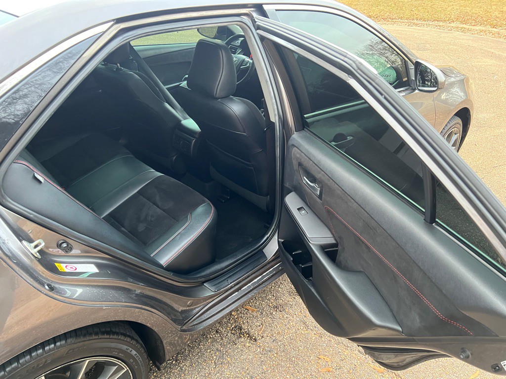 2015 Toyota Camry Image 16