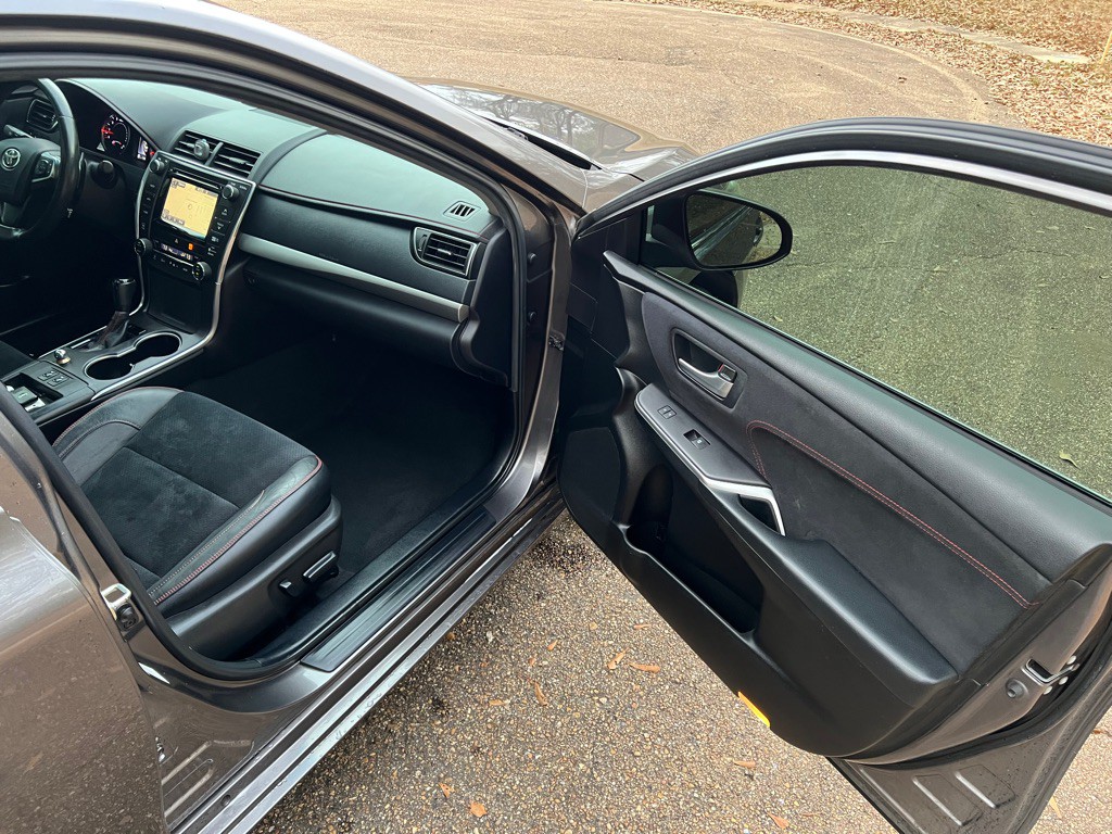 2015 Toyota Camry Image 17