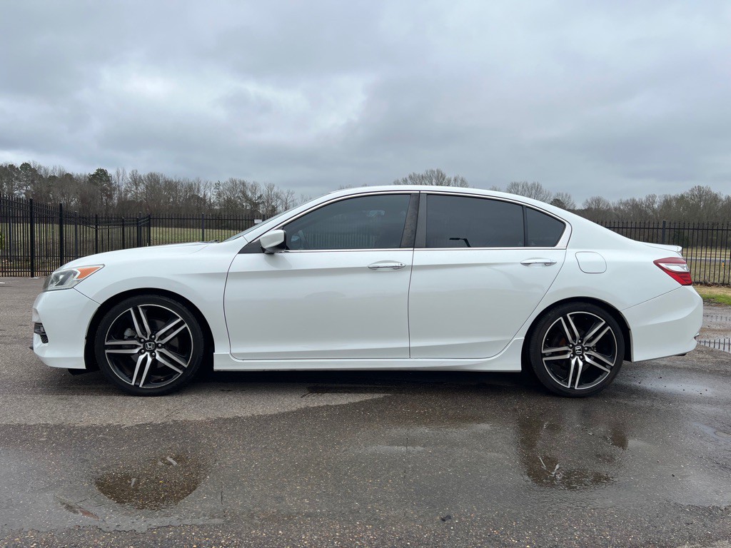 2017 Honda Accord Image 2