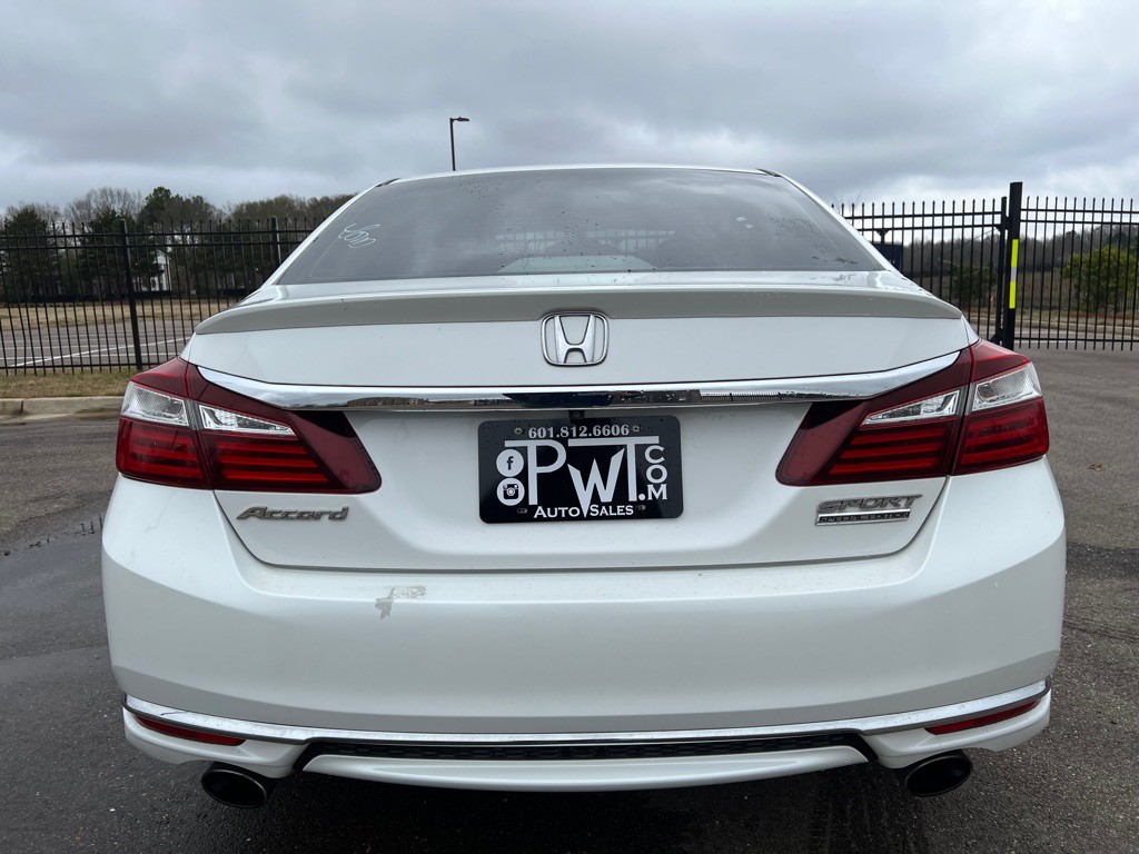2017 Honda Accord Image 8