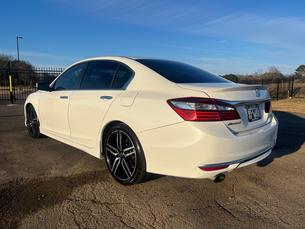 2017 Honda Accord Image 14