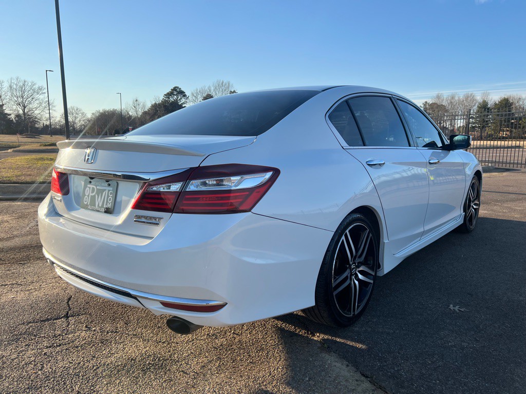 2017 Honda Accord Image 16