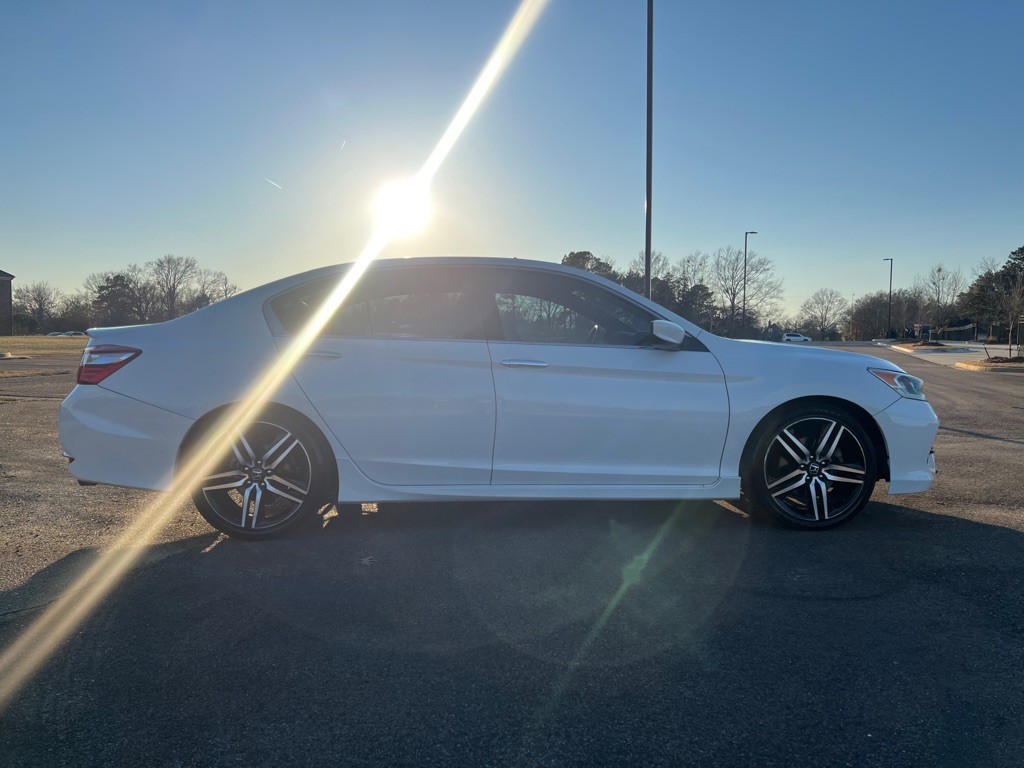 2017 Honda Accord Image 17