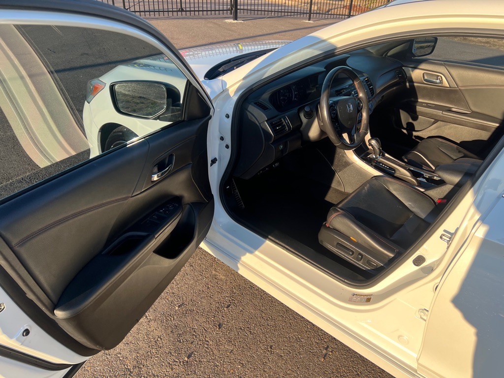 2017 Honda Accord Image 21