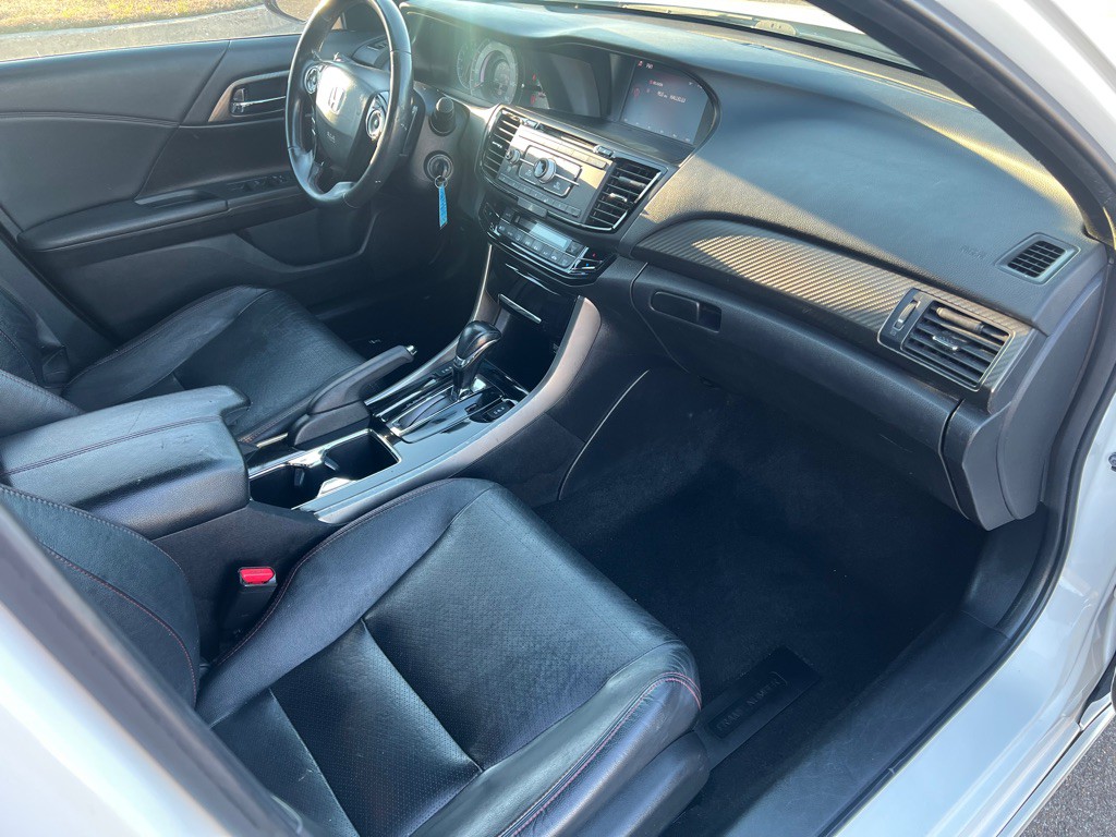 2017 Honda Accord Image 25