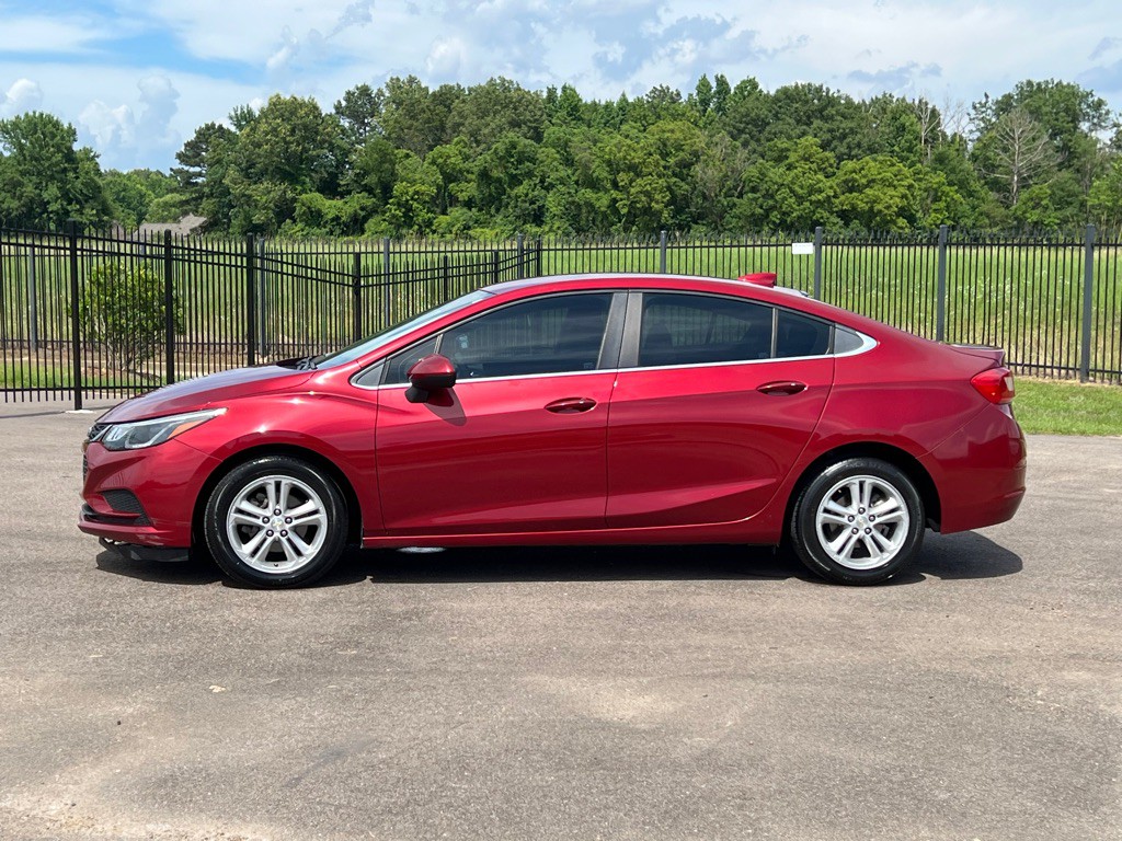 2017 Chevrolet Cruze Image 2