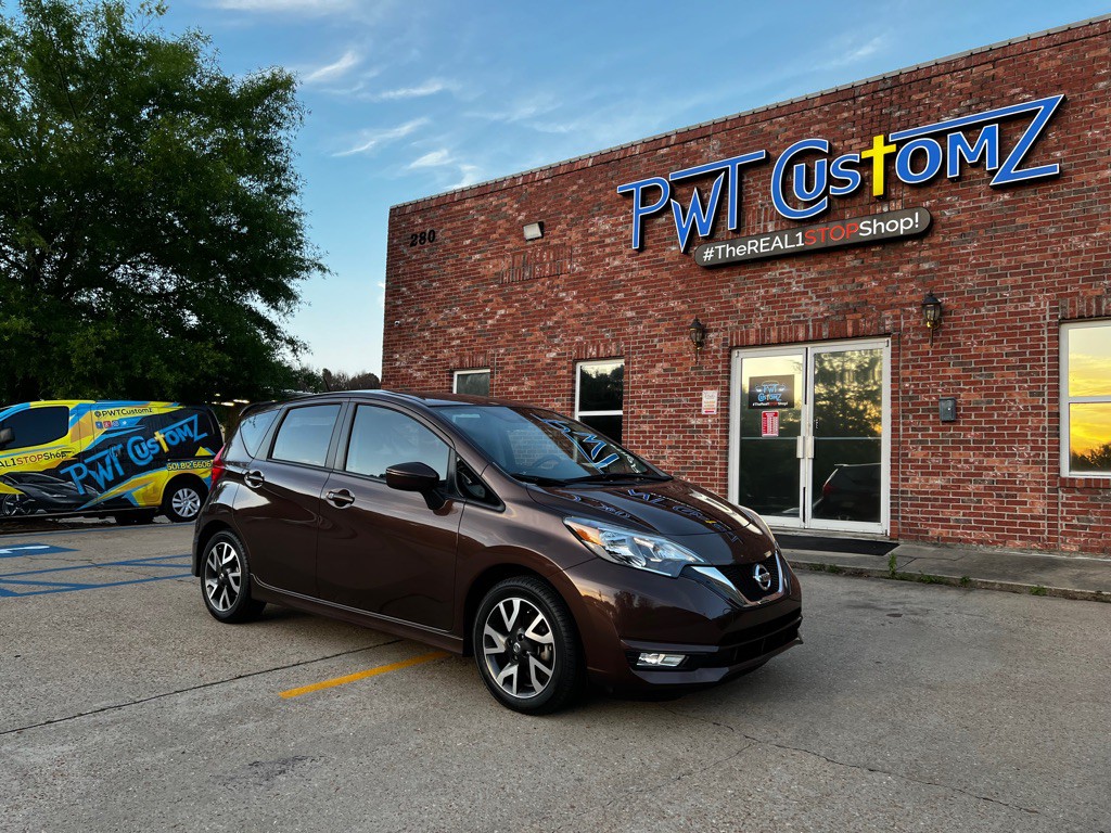 2017 Nissan Versa Image 1