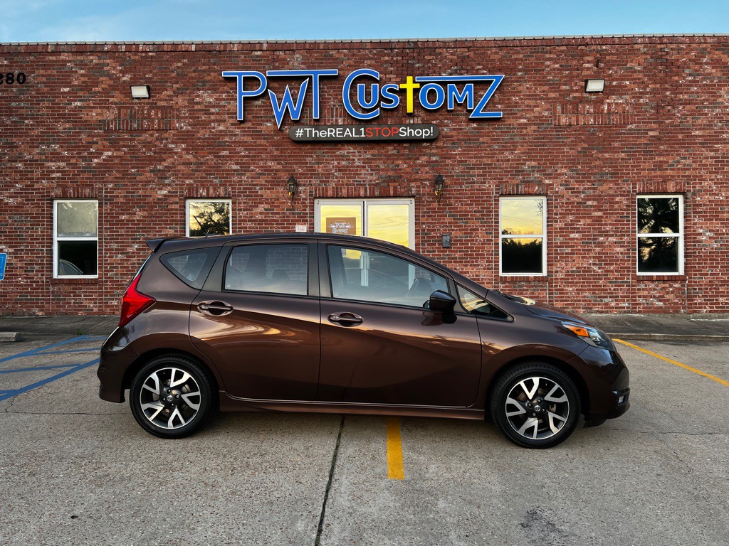 2017 Nissan Versa Image 2