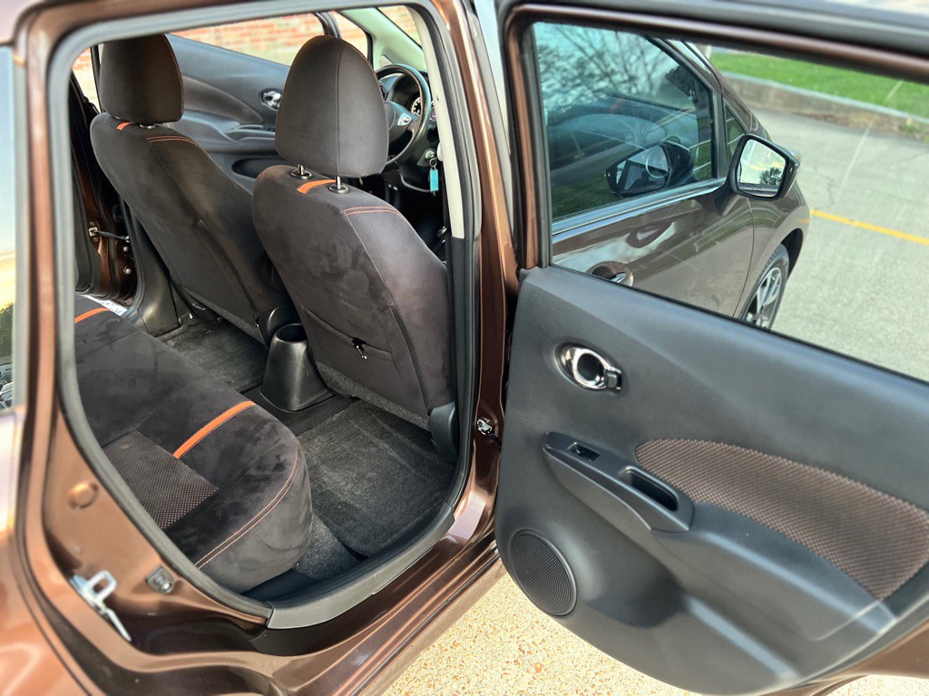 2017 Nissan Versa Image 12