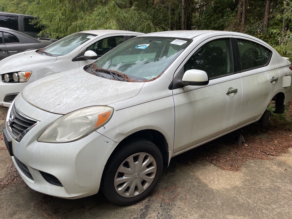2013 Nissan Versa Image 2