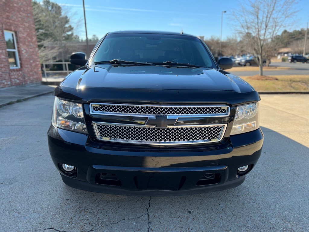 2012 Chevrolet Suburban Image 3