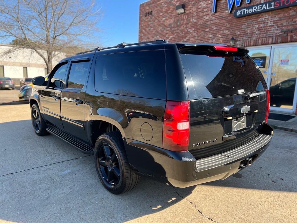 2012 Chevrolet Suburban Image 5