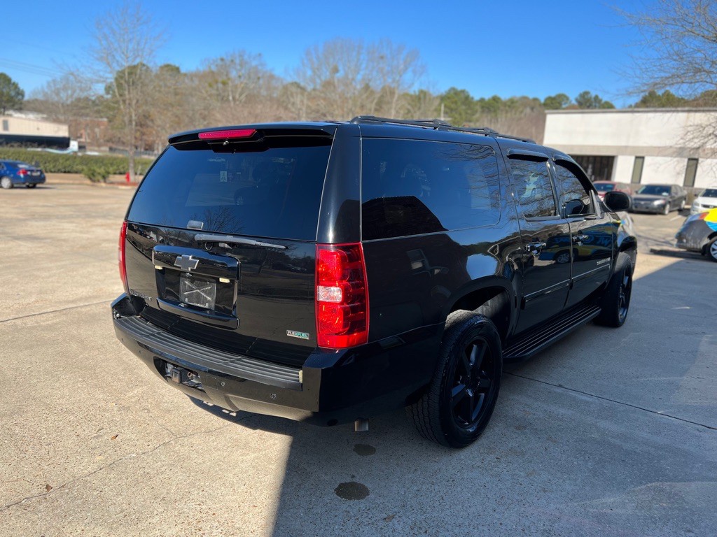 2012 Chevrolet Suburban Image 7