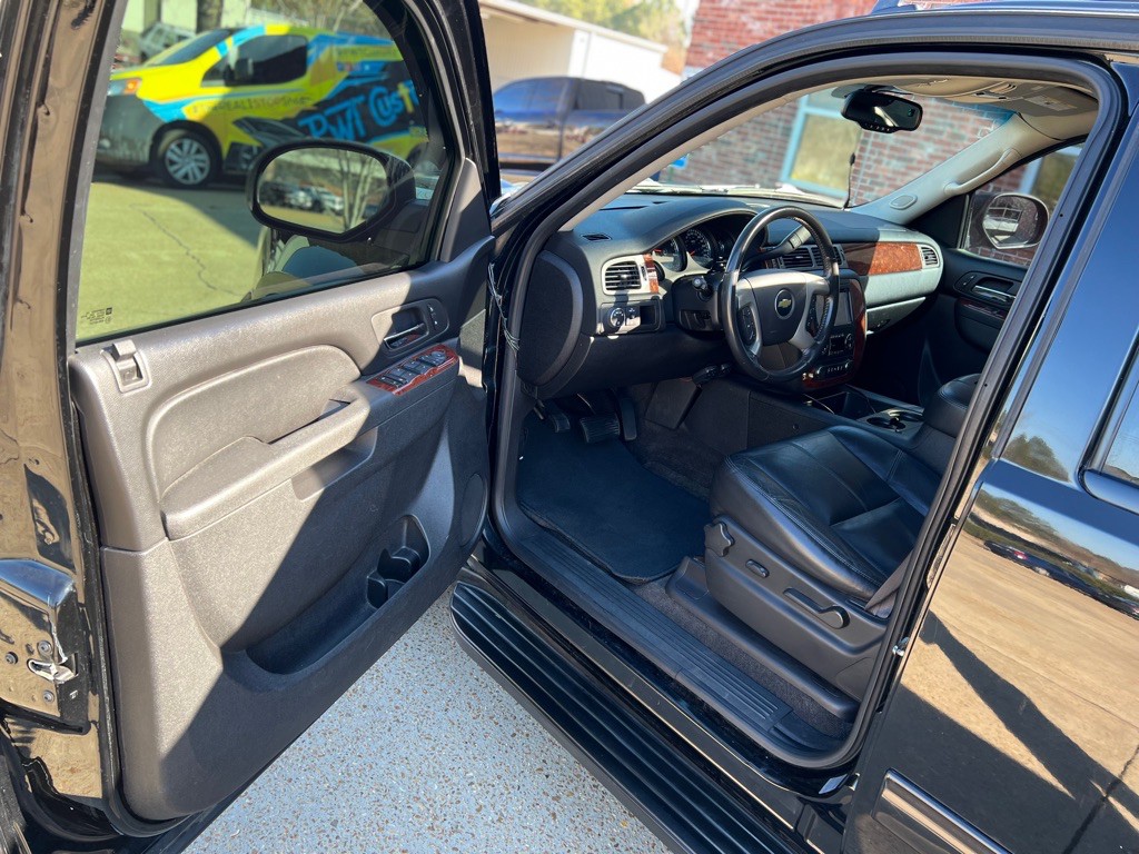 2012 Chevrolet Suburban Image 9