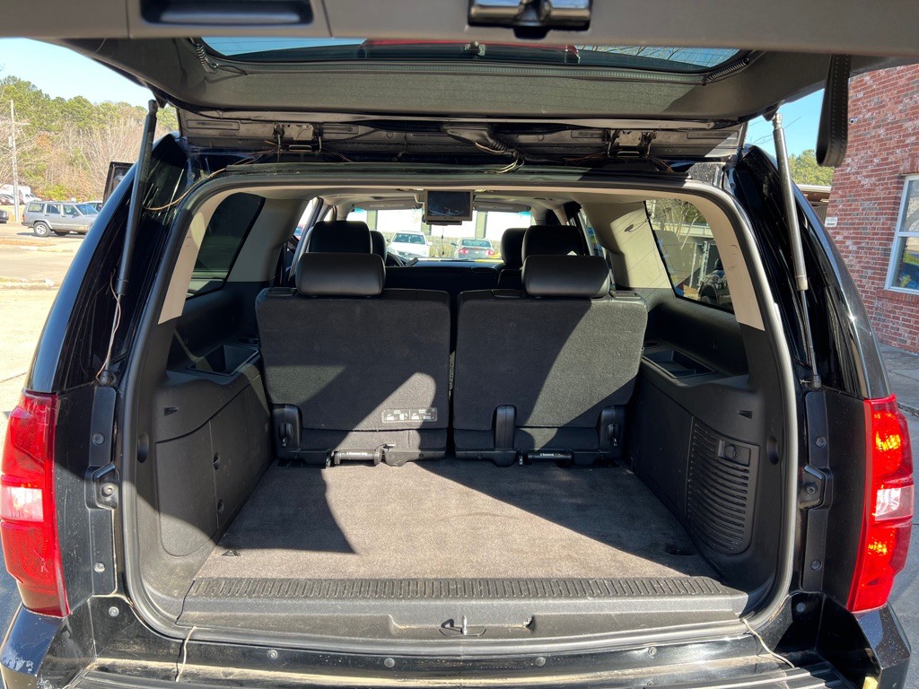 2012 Chevrolet Suburban Image 11