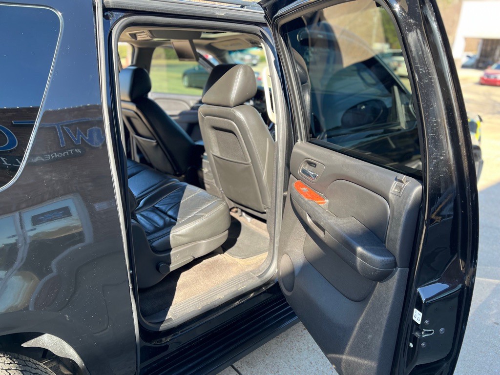 2012 Chevrolet Suburban Image 12