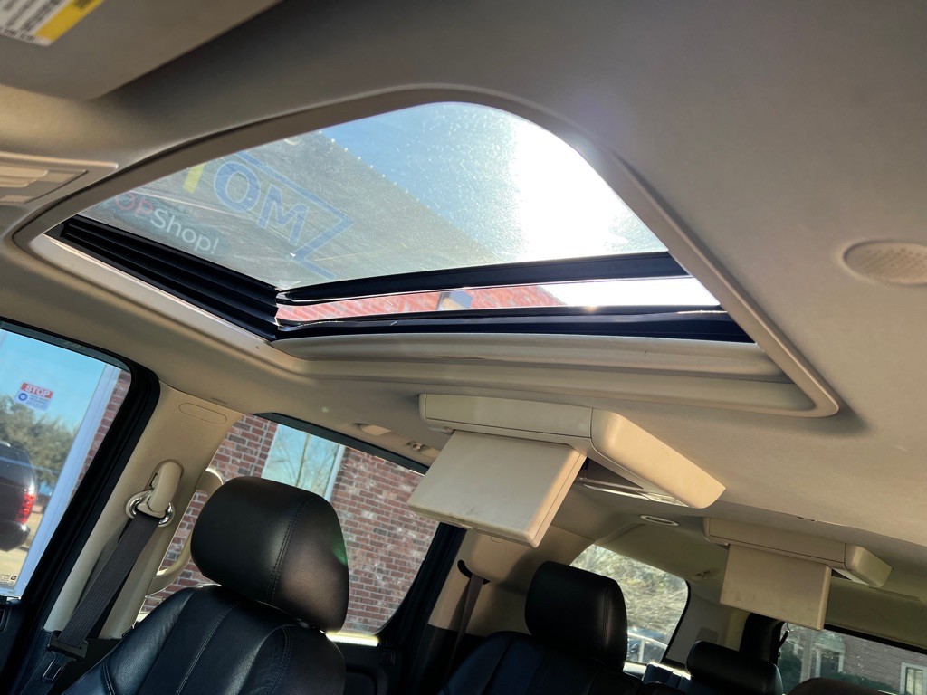 2012 Chevrolet Suburban Image 14