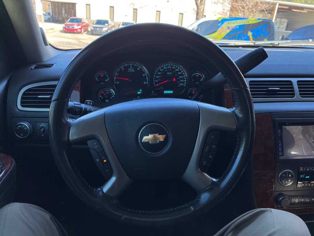 2012 Chevrolet Suburban Image 17