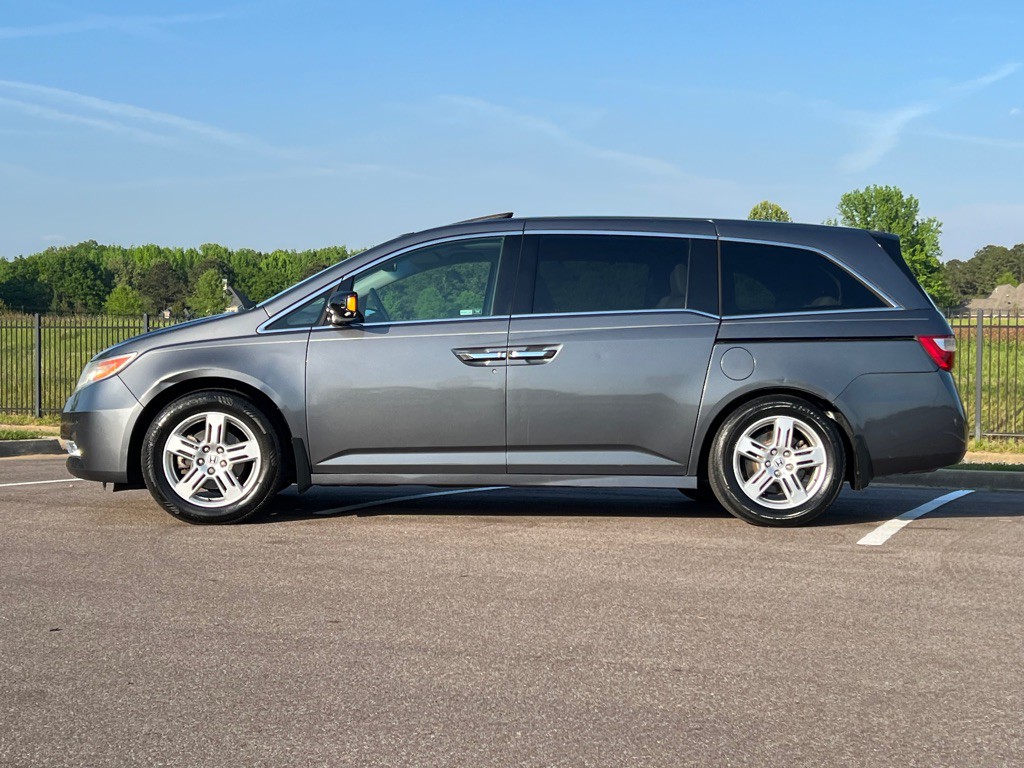 2012 Honda Odyssey Image 2