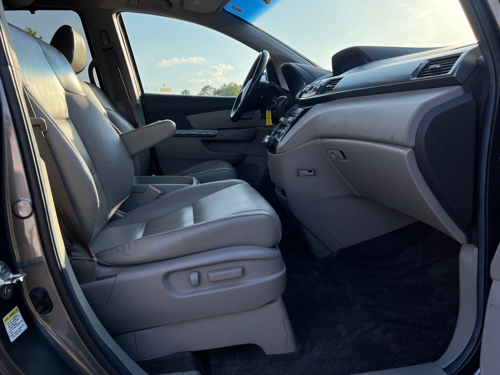2012 Honda Odyssey Image 18
