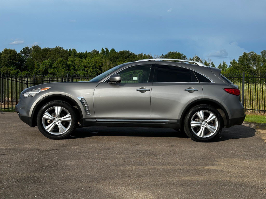 2011 INFINITI FX35 Image 2
