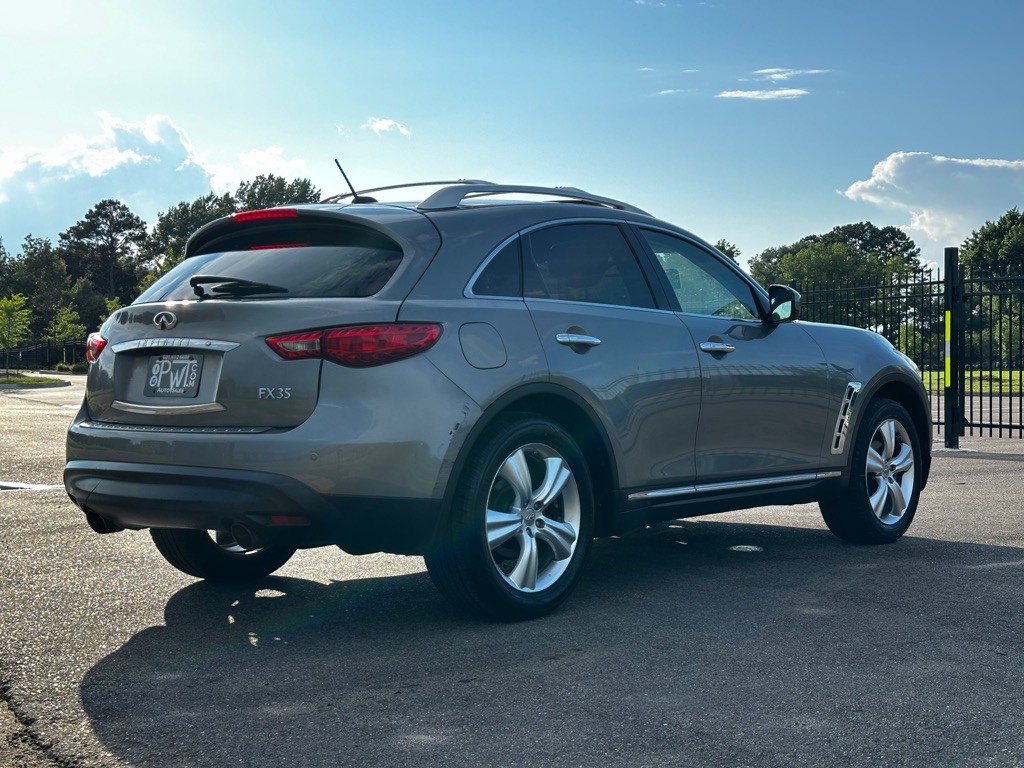 2011 INFINITI FX35 Image 5