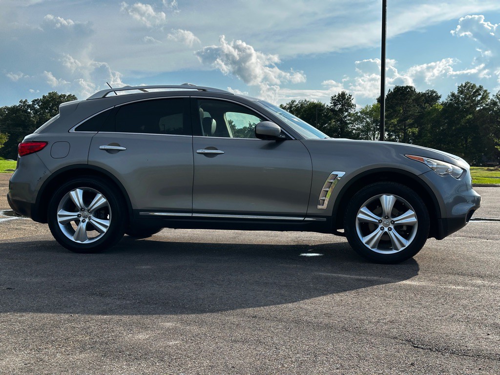 2011 INFINITI FX35 Image 6