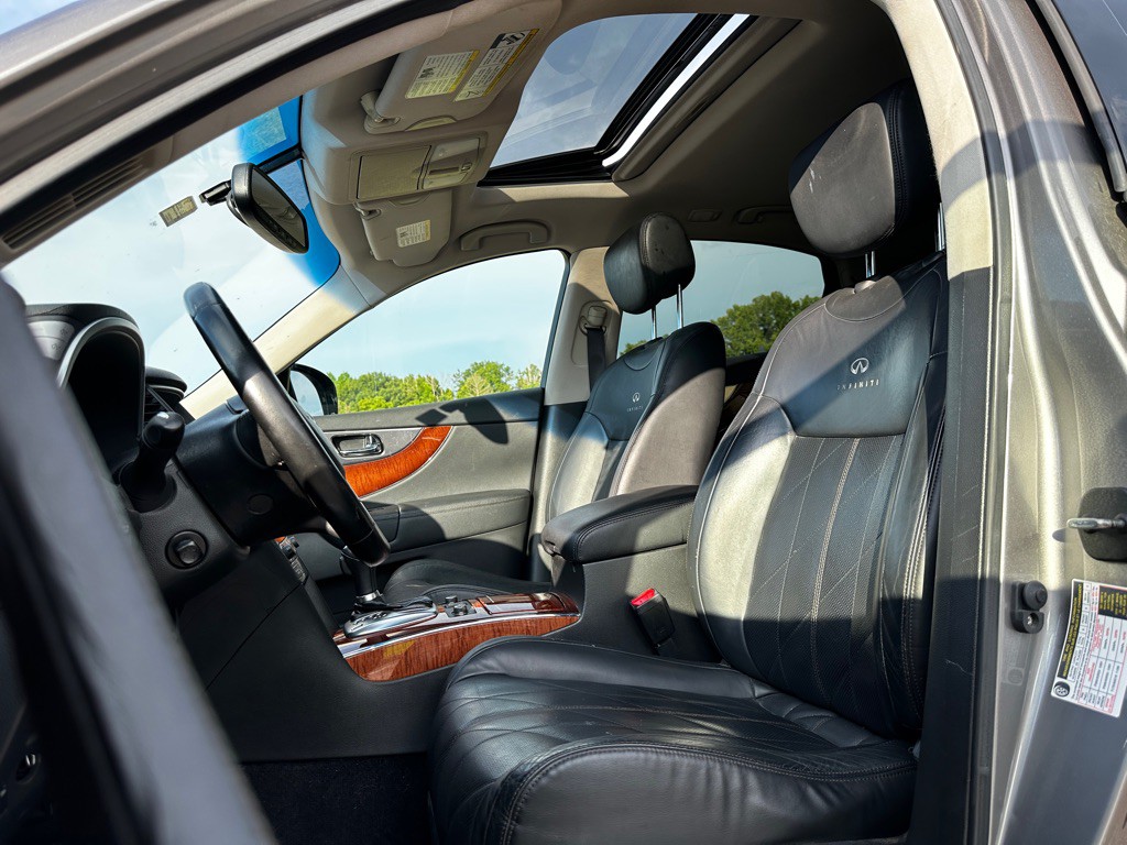 2011 INFINITI FX35 Image 10