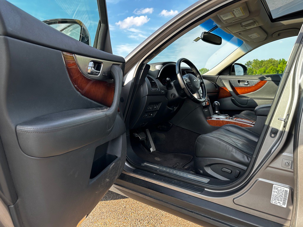 2011 INFINITI FX35 Image 11