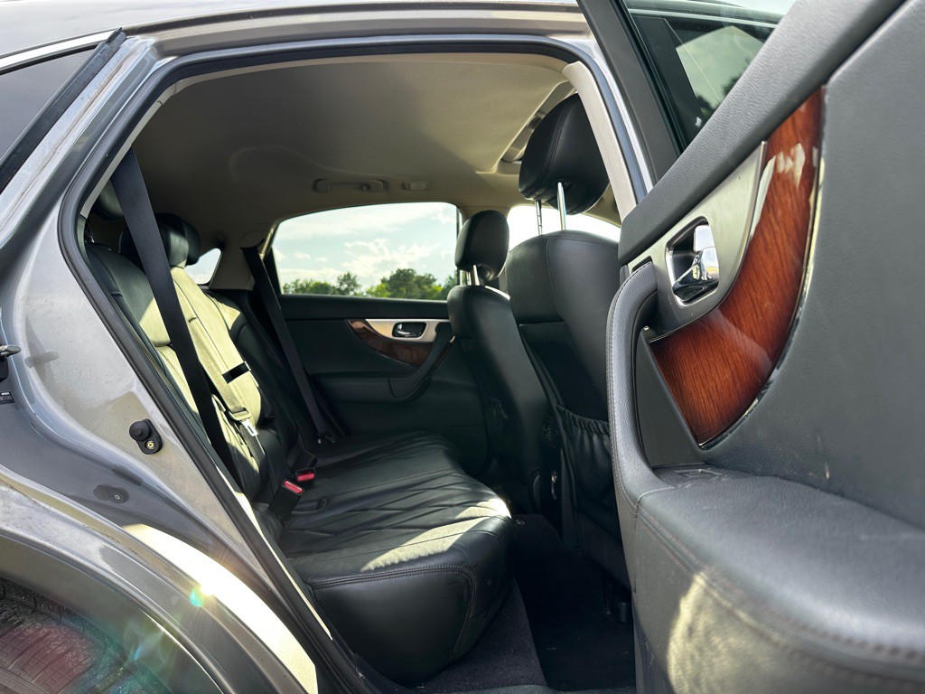 2011 INFINITI FX35 Image 30