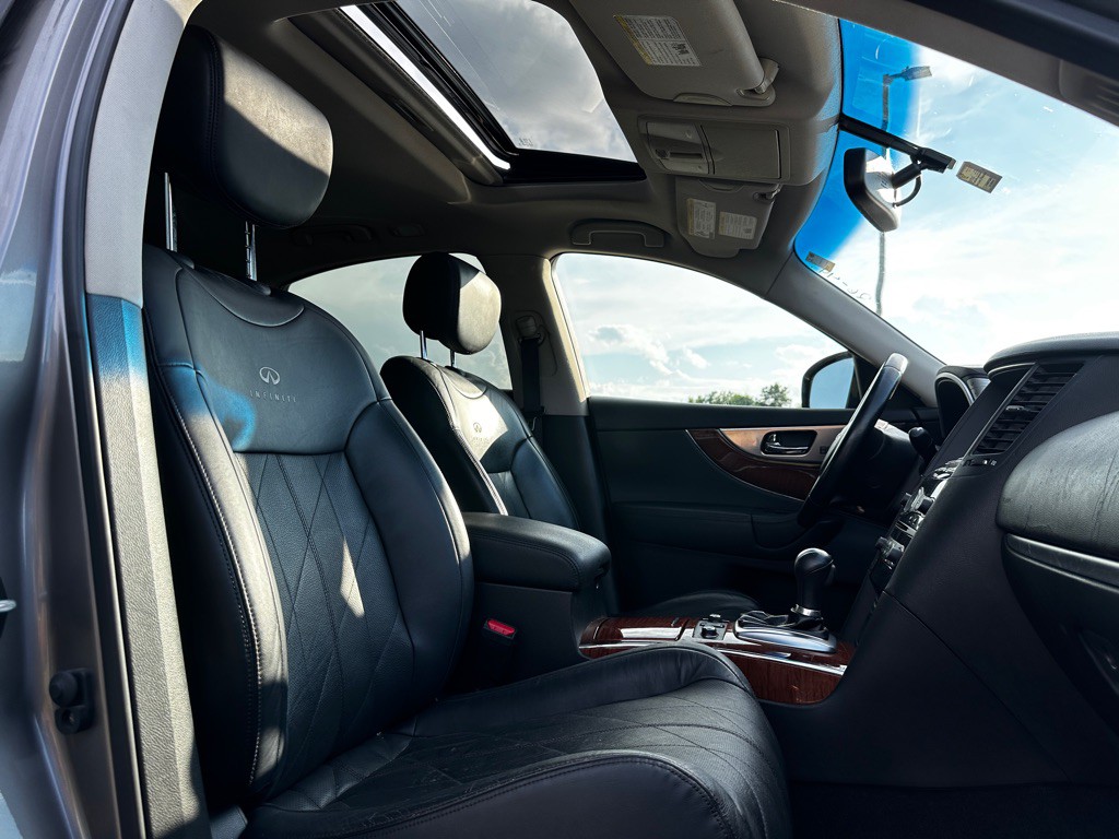 2011 INFINITI FX35 Image 31