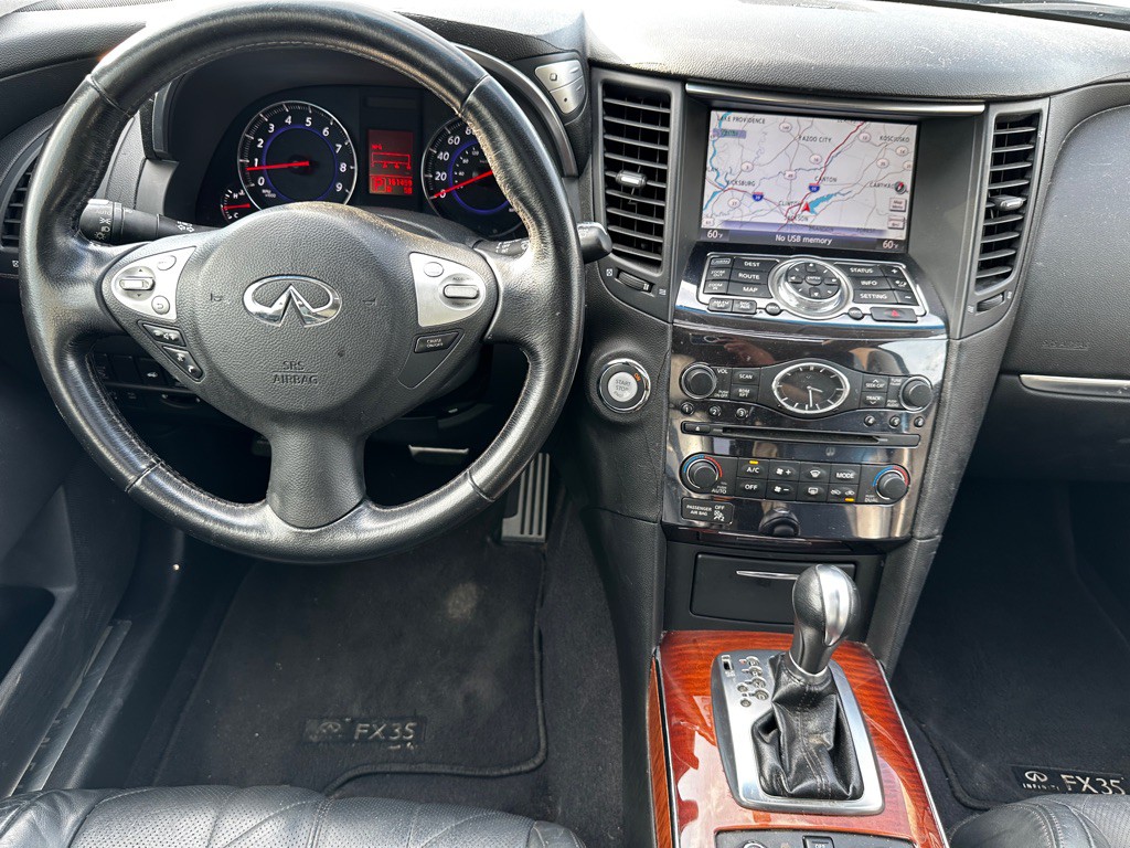 2011 INFINITI FX35 Image 33