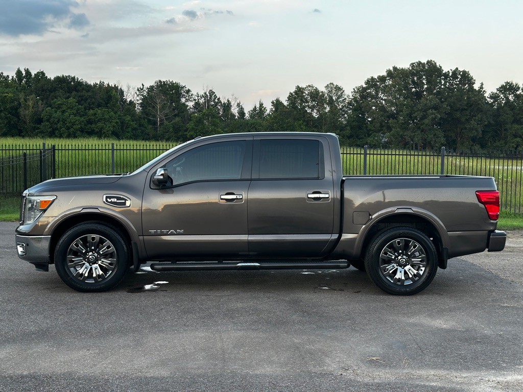 2017 Nissan Titan Image 2