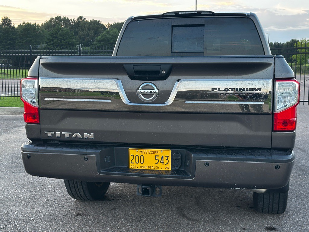 2017 Nissan Titan Image 3