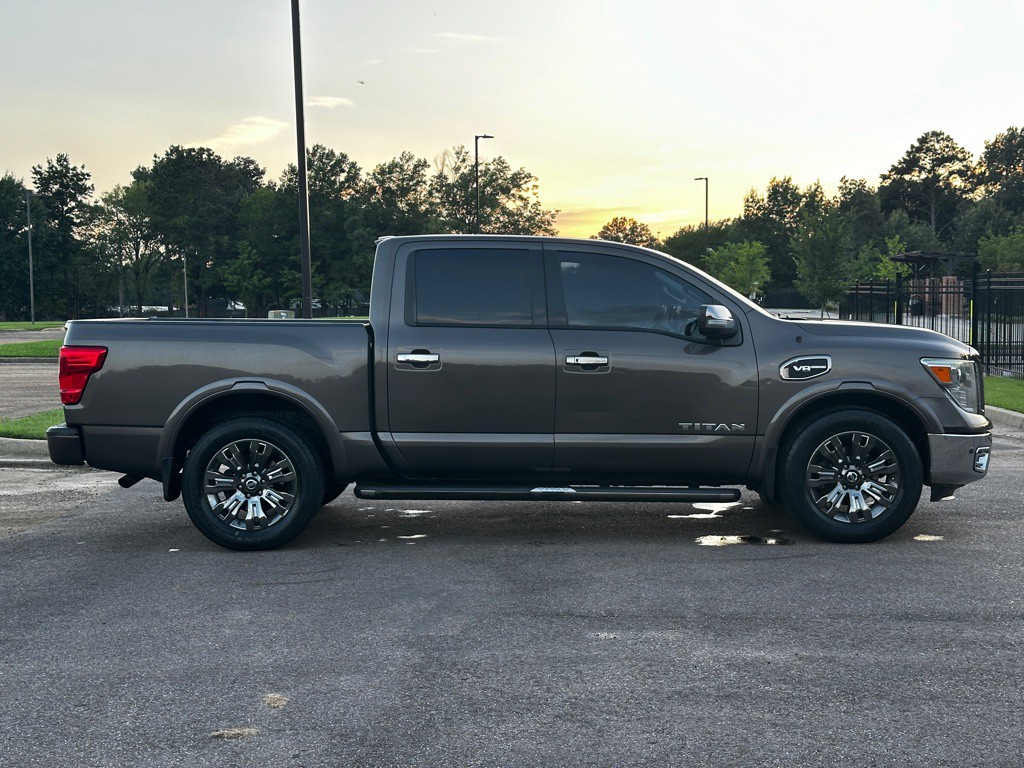 2017 Nissan Titan Image 4