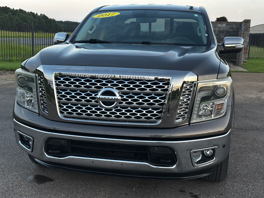 2017 Nissan Titan Image 5