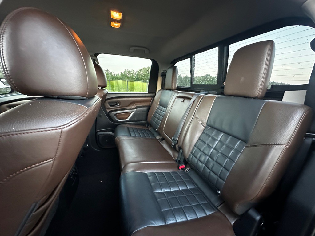 2017 Nissan Titan Image 7