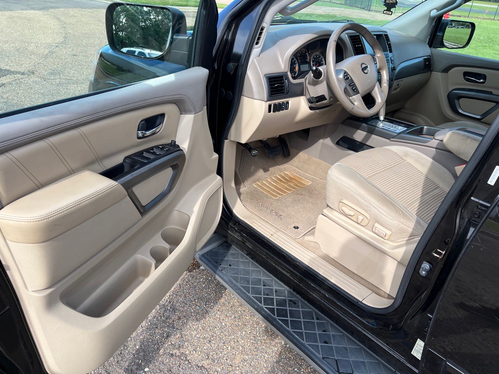 2015 Nissan Armada Image 11