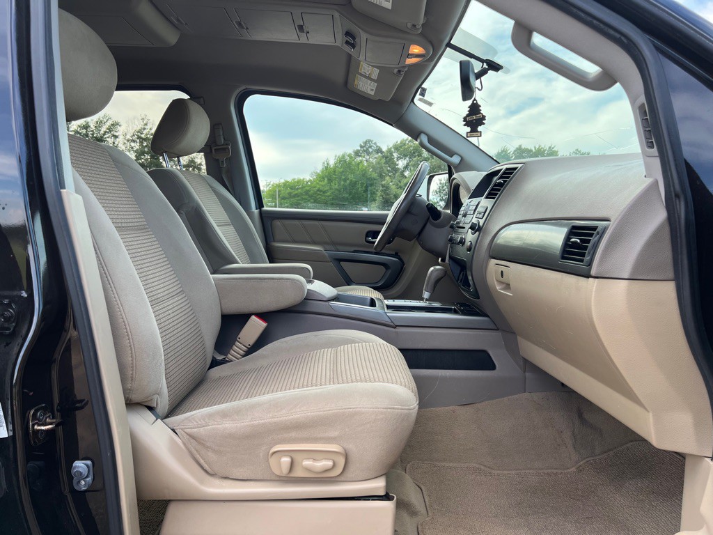 2015 Nissan Armada Image 17