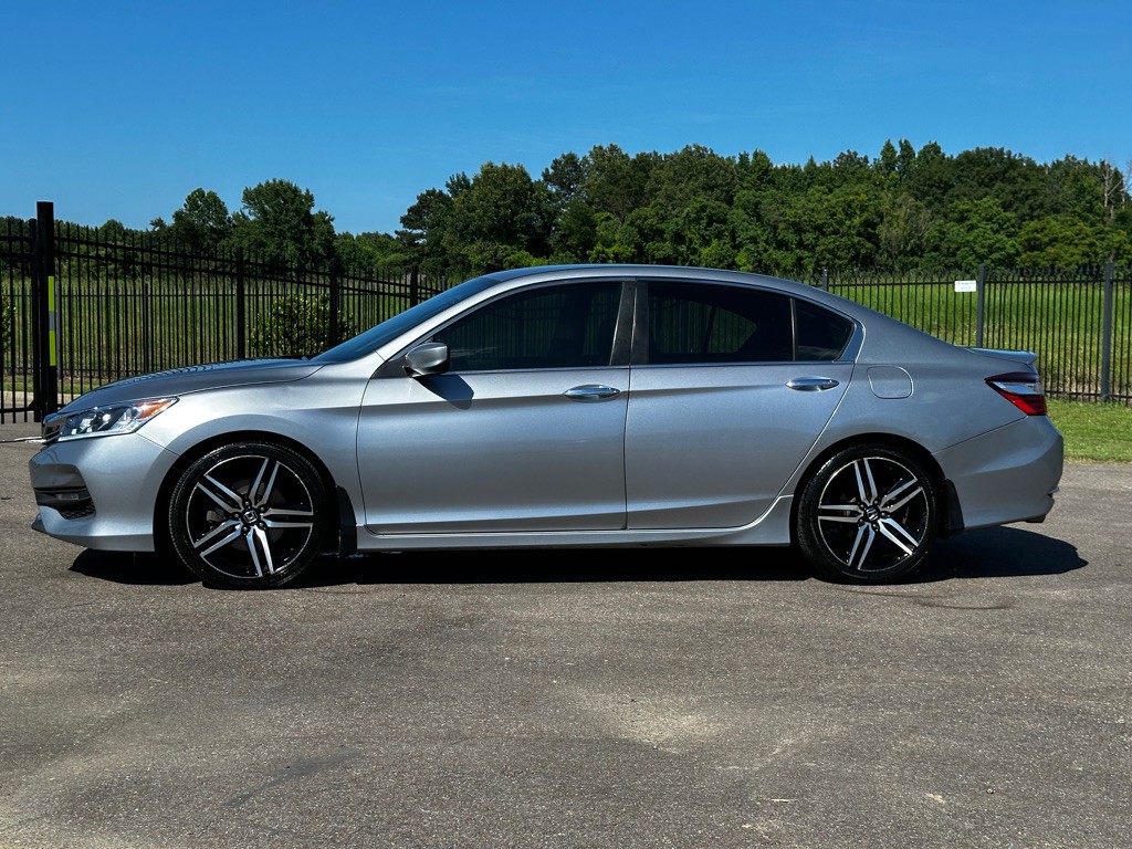 2017 Honda Accord Image 2