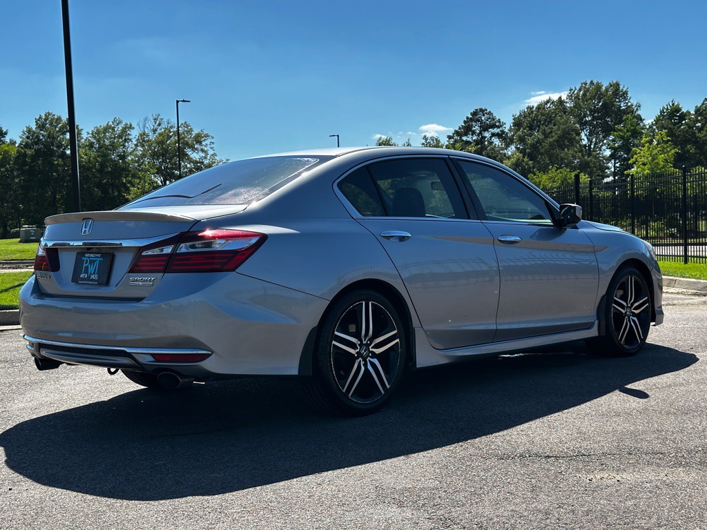 2017 Honda Accord Image 5