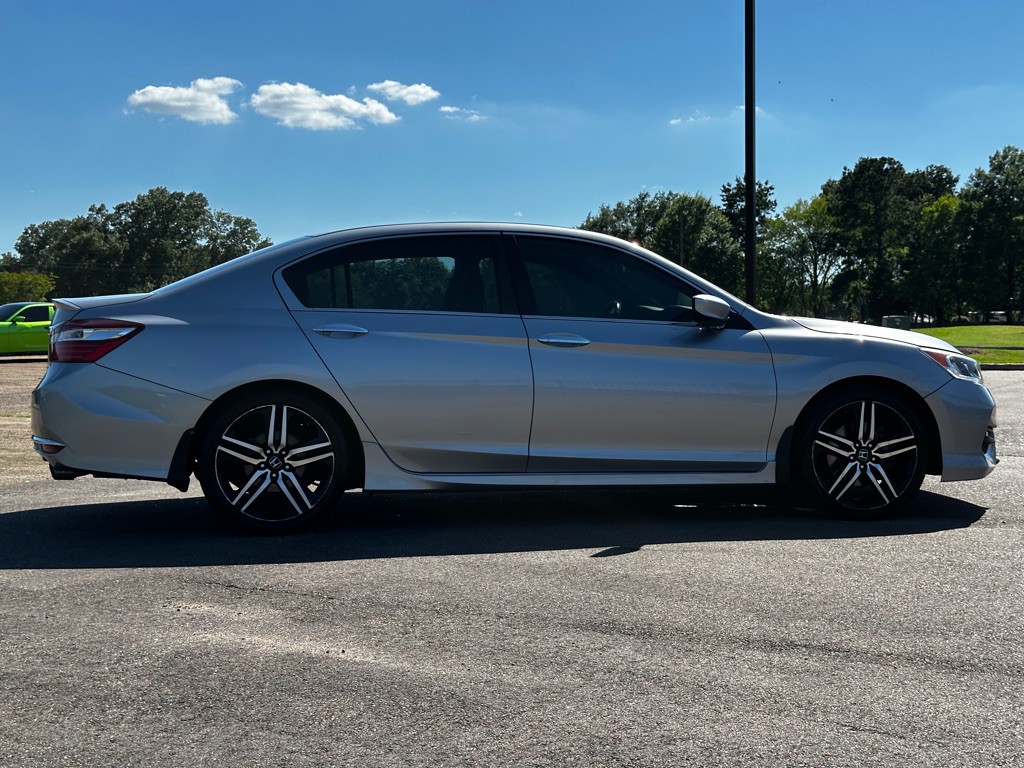 2017 Honda Accord Image 6