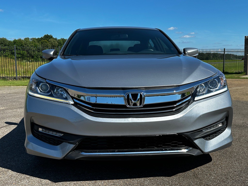 2017 Honda Accord Image 8